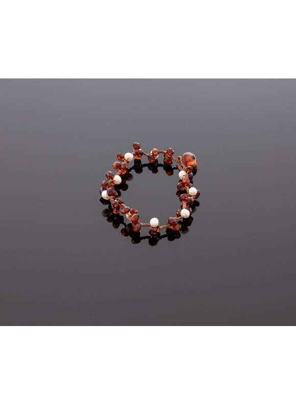 Faceted dark amber bracelet with pearls