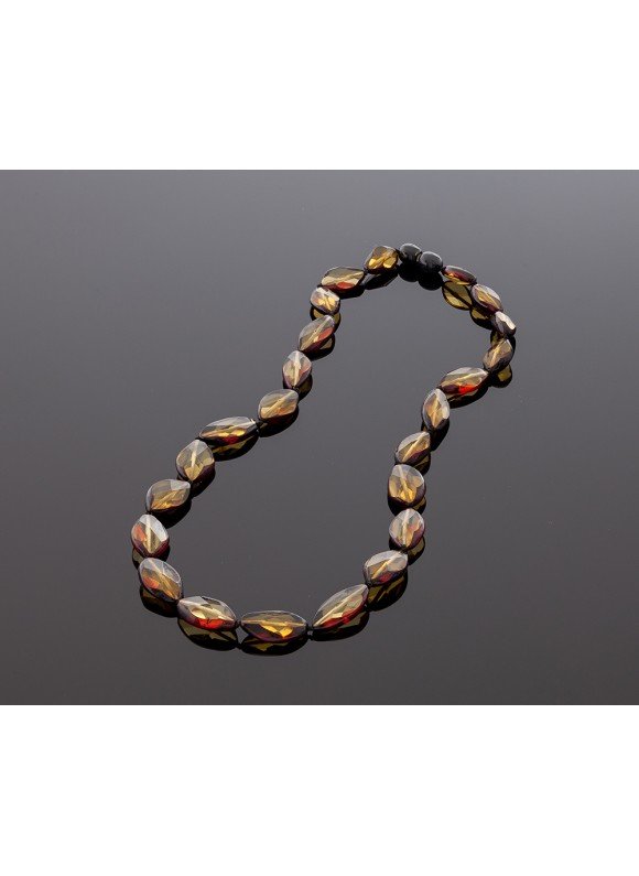 Elegant faceted amber necklace